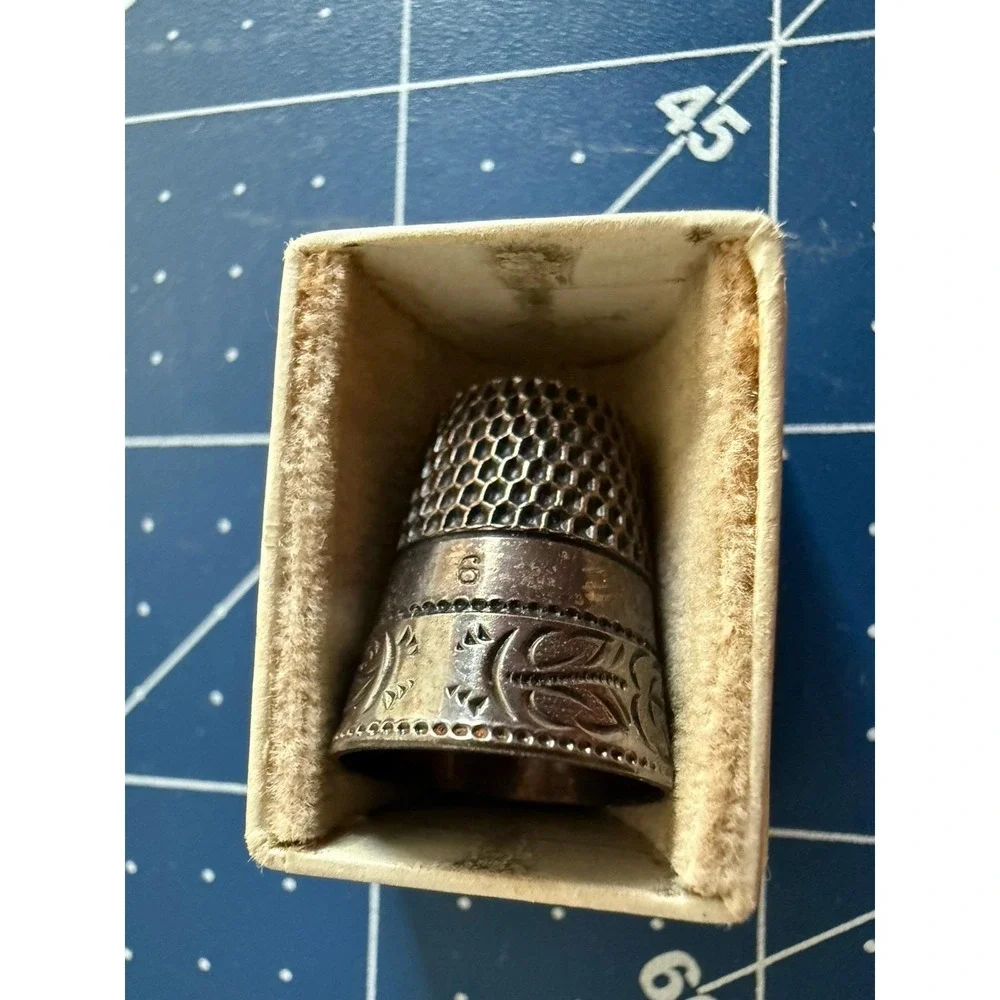 Waite Thresher Ornate Sterling Silver Scrolling Vines Thimble w H B Lund Box